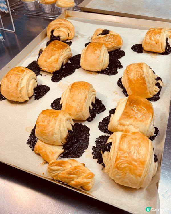 同朋友去上堂學整朱古力髒髒包 🍫🥐,過程真係好好玩!街外好少...