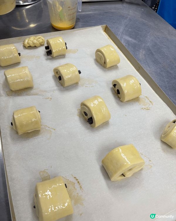 同朋友去上堂學整朱古力髒髒包 🍫🥐,過程真係好好玩!街外好少...