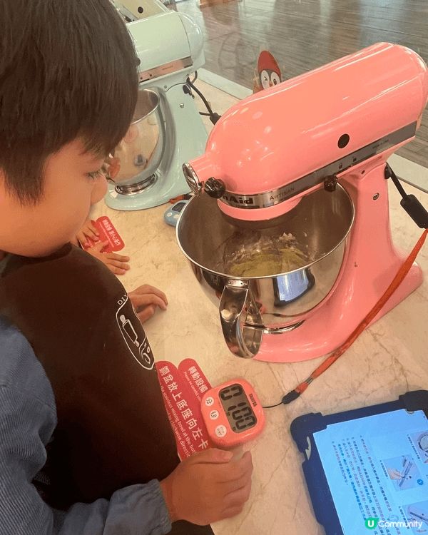 聖誕節，我哋去整咗聖誕花圈曲奇！