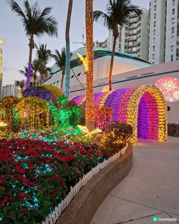 黃埔天地 [幸福園定桃花源]🌸, 利用色彩繽紛嘅花燈 和無數...