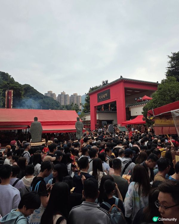 年初三赤口到車公廟轉風車、求好籤，祈求新一年轉出好運、事事順...