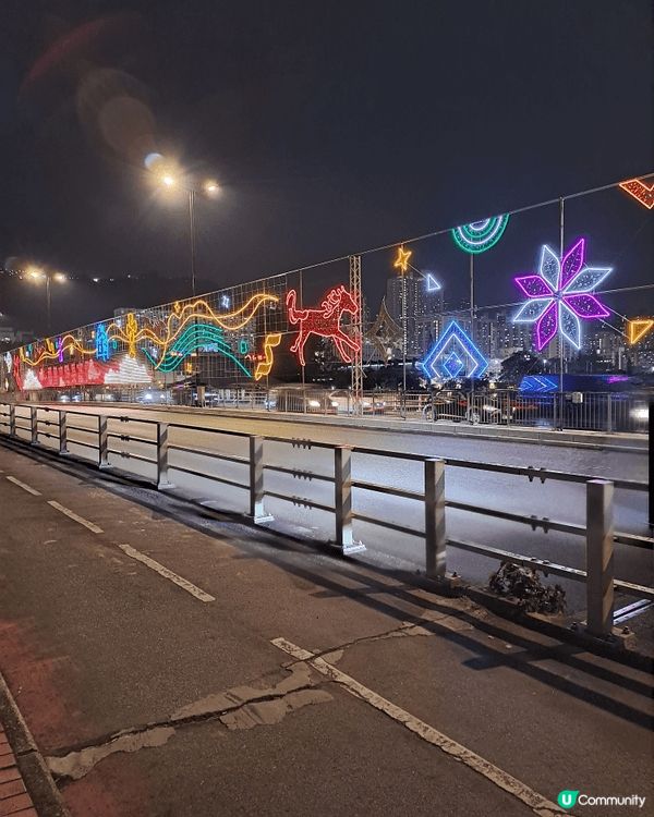 必去景點沙田城門河新年燈飾，絢麗夜景，氛圍悠閒，適合散步與慢...