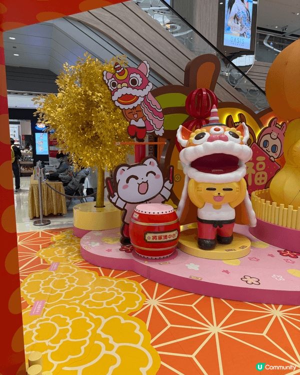 新年梗係要去行下大運，商場裝潢紅色很喜慶，見到小朋友們和得意...