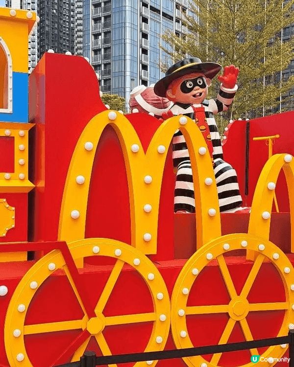 花車巡遊之後放在啓德展示我很欣賞因為可以任意打卡特別是這幾個...