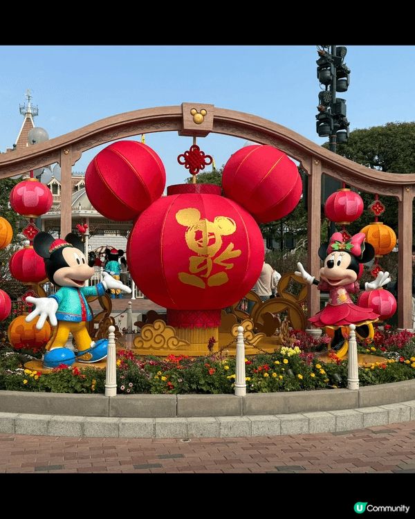 新年嘅迪士尼有中式嘅裝飾，好有過節嘅氣氛，值得入去打卡。