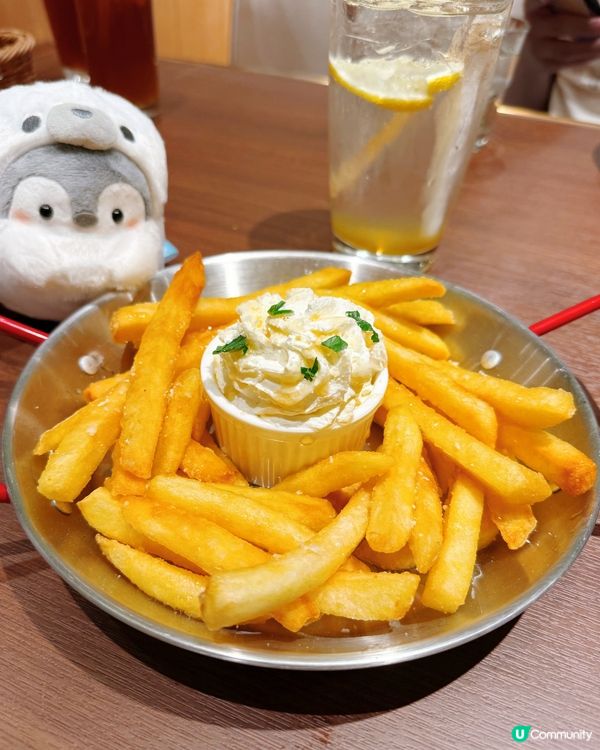 銅鑼灣時代廣場新開的 Pizza Maru 氣氛比想像中輕鬆...