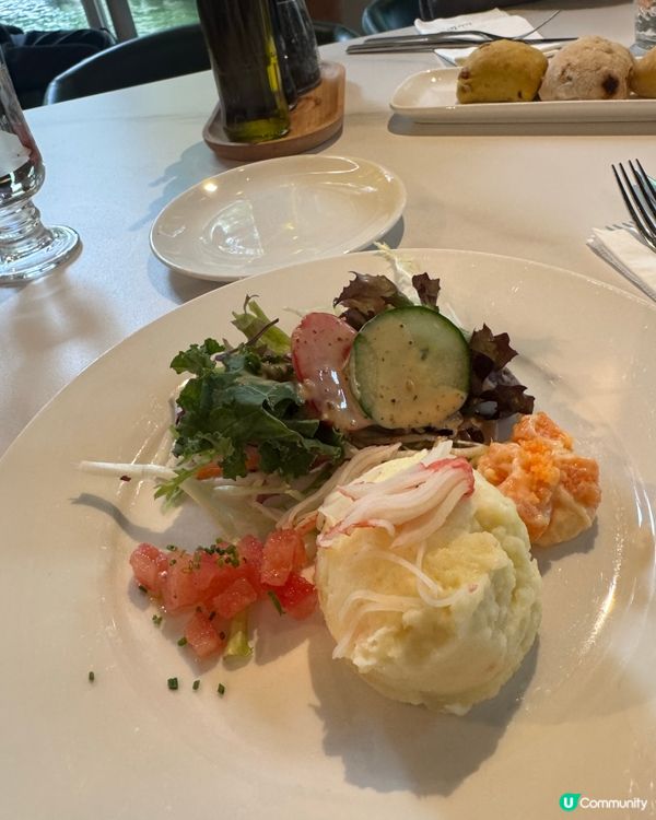 公園內優雅小瀑布景觀西餐