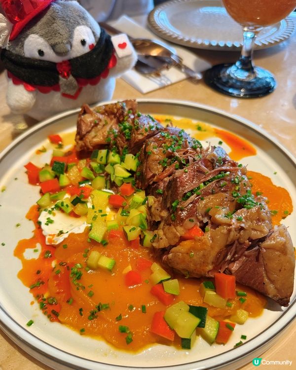 走進 Bushra,第一個感覺是節奏很舒服:燈光偏暖､香料味...