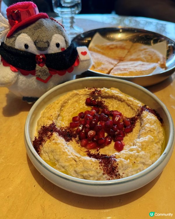 走進 Bushra,第一個感覺是節奏很舒服:燈光偏暖､香料味...