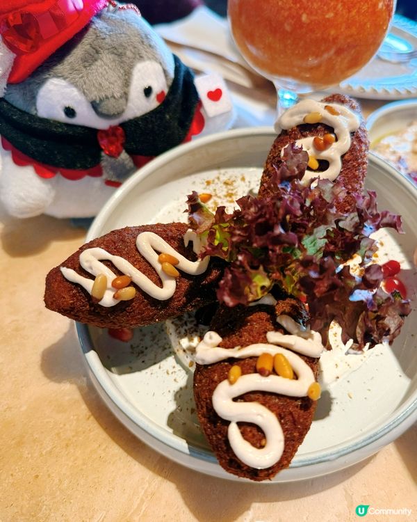 走進 Bushra,第一個感覺是節奏很舒服:燈光偏暖､香料味...