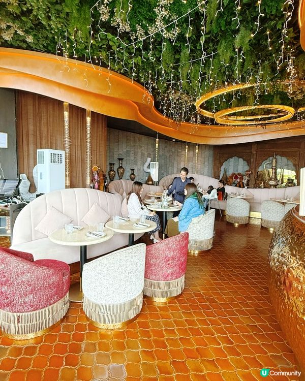 走進 Bushra,第一個感覺是節奏很舒服:燈光偏暖､香料味...