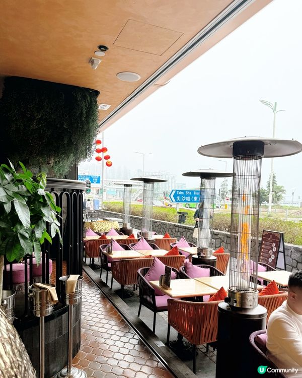 走進 Bushra,第一個感覺是節奏很舒服:燈光偏暖､香料味...