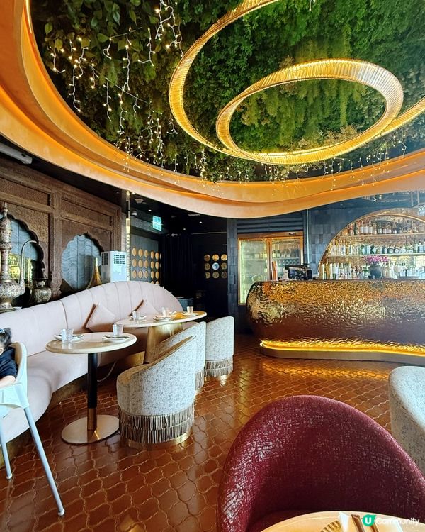 走進 Bushra,第一個感覺是節奏很舒服:燈光偏暖､香料味...