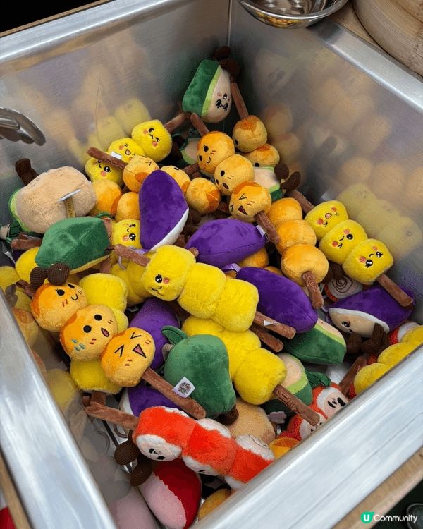 年廿九去銅鑼灣維園行年宵,真係充滿新年氣氛 🎉!今年攤位特別...