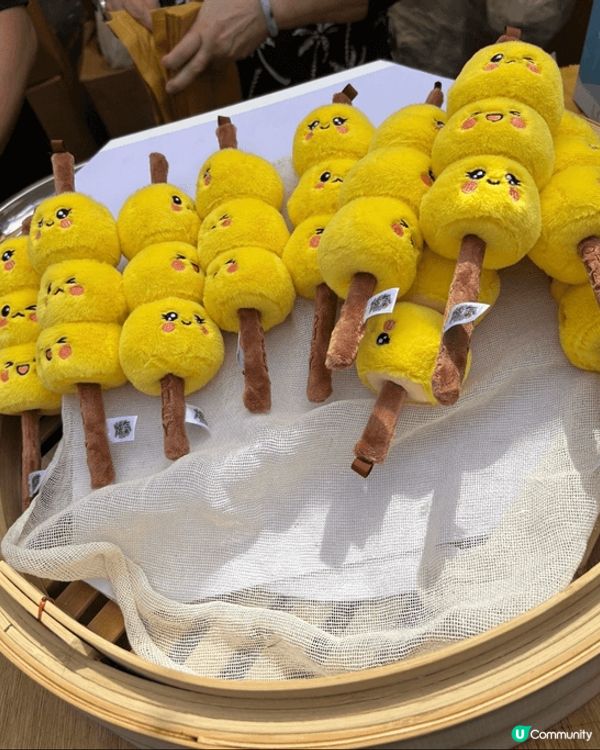 年廿九去銅鑼灣維園行年宵,真係充滿新年氣氛 🎉!今年攤位特別...