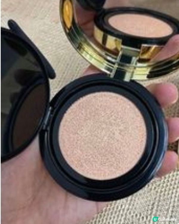 YSL「第三代黑皮革」輕透無重羽毛氣墊