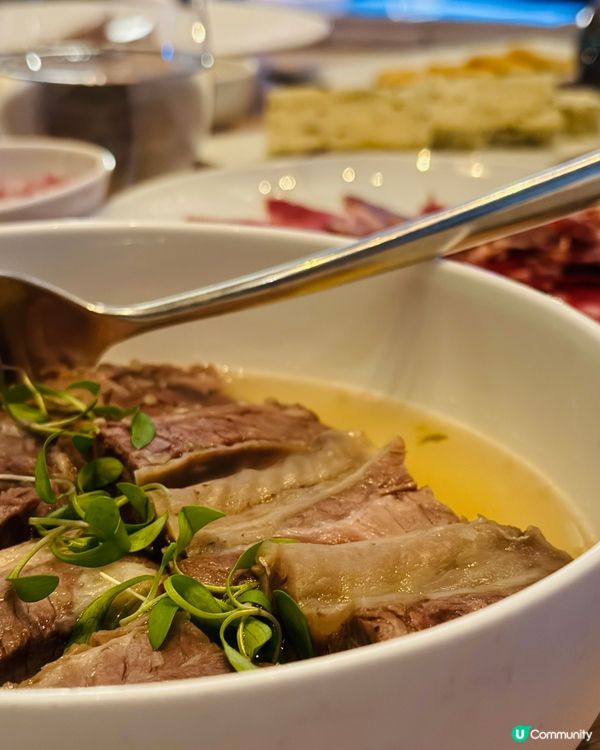 今日帶埋燦燦去｢朝聖｣,呢餐飯真係由地底食到上天棚,國際化到...