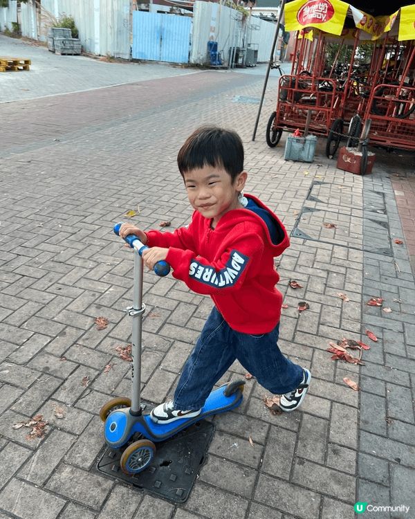 逢星期六，日，一定係親子日，户外活動，滑板車，平衡車等等，最...