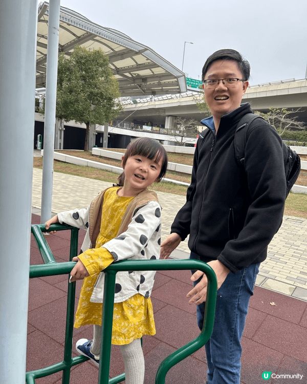 假日的時候，菲菲和爸爸媽媽常到茶果嶺公園和室內遊戲室遊玩，菲...