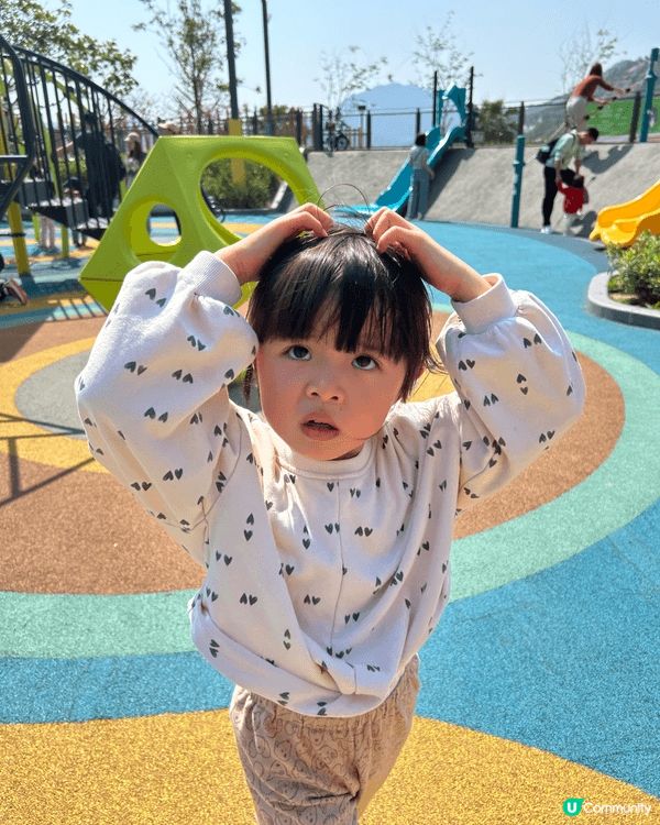 假日的時候，菲菲和爸爸媽媽常到茶果嶺公園和室內遊戲室遊玩，菲...