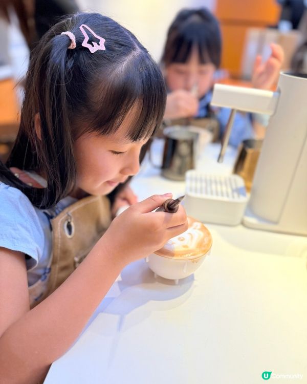 原來小朋友都可以自己學咖啡☕️拉花!