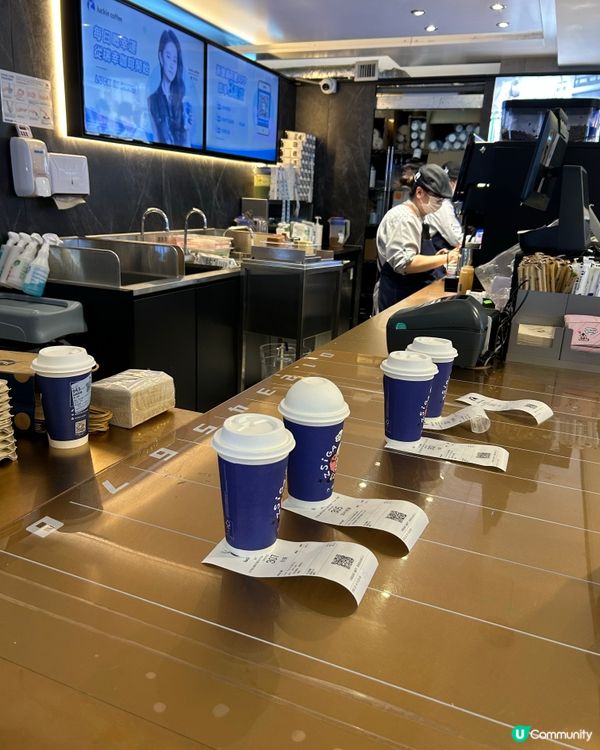 開箱試飲 - 瑞幸咖啡皇牌☕️生椰絲絨拿鐵