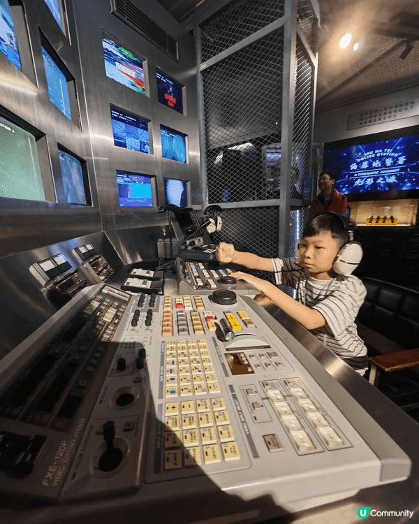 油麻地警署光影之旅是香港一項沉浸式展覽，位於舊油麻地警署，讓...