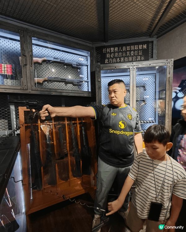 油麻地警署光影之旅是香港一項沉浸式展覽，位於舊油麻地警署，讓...