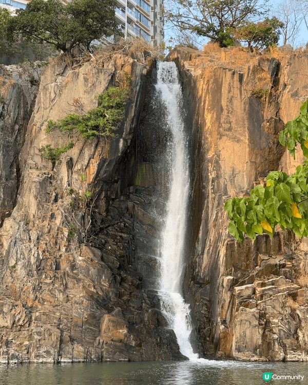 講到港島區睇日落嘅 Secret Garden，華富邨絕對係...