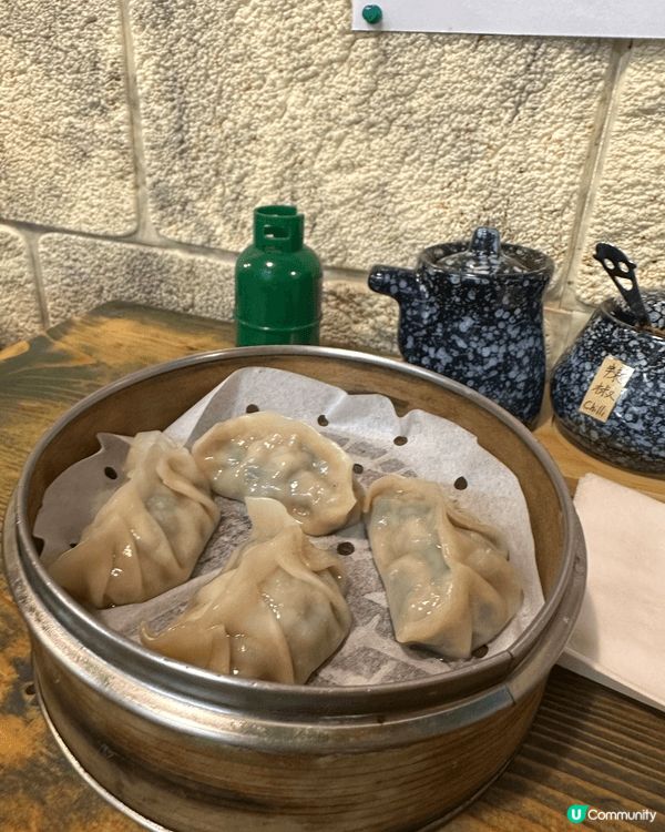 前排同朋友去長洲行下放鬆，順便打卡同搵美食。首先去咗餃子冰室...