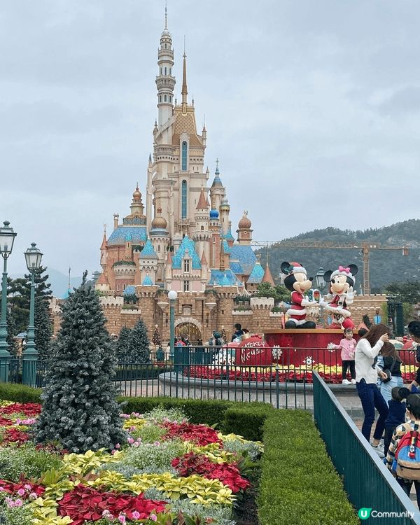 首先是尖沙咀的星光大道。沿著維多利亞港的海濱長廊走，眼前就是...