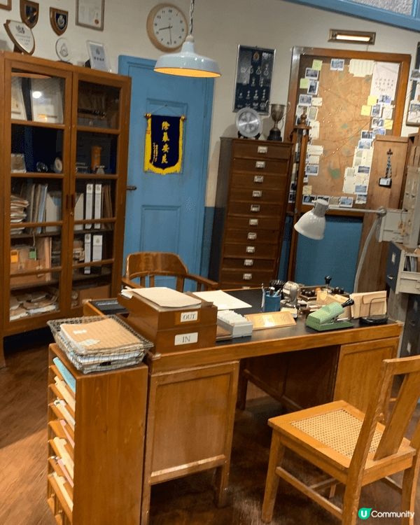 在週末時，我和朋友一起去了一幢很岀名的歷史建築物，舊油麻地警...