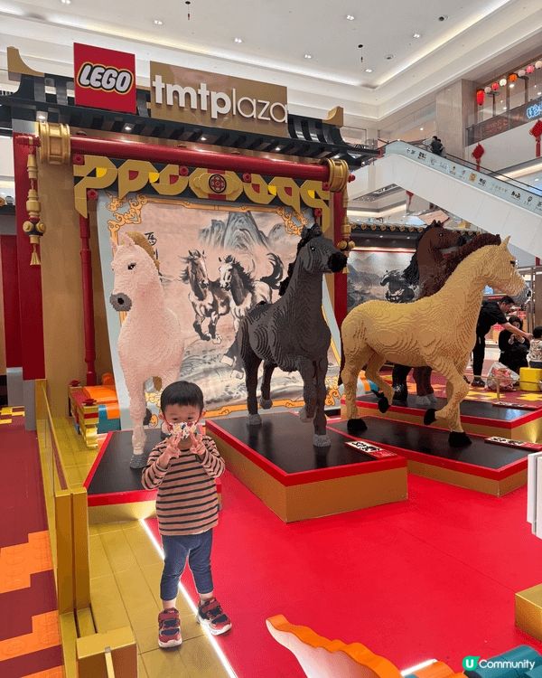 每逢節日活動我們最愛帶小朋友前往不同商場拍照📷打卡，從而認識...