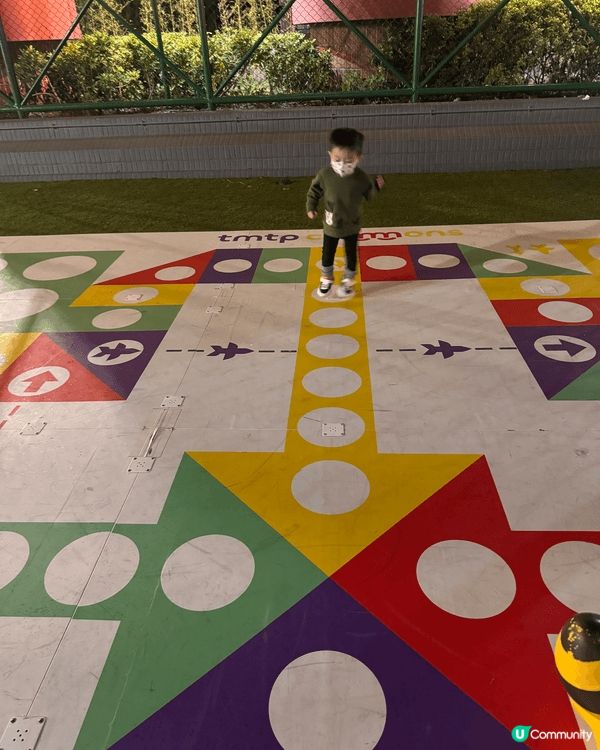 每逢節日活動我們最愛帶小朋友前往不同商場拍照📷打卡，從而認識...