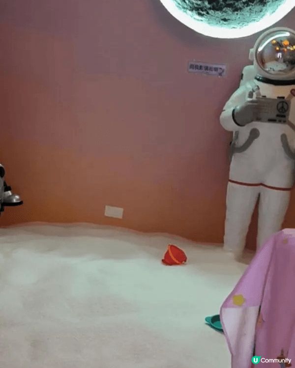 Nobi Nobi 夢幻樂園有著紫色的「星幻地帶」，它以太空...