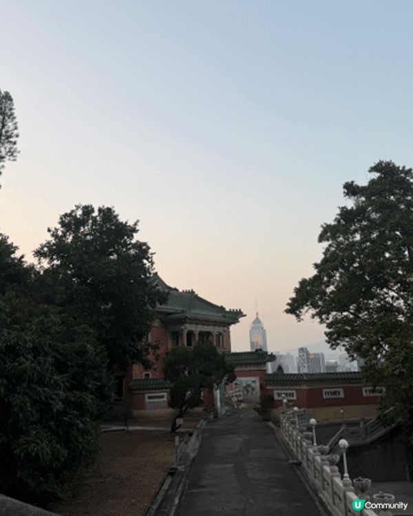 港島司徒拔道的古蹟景賢里，雖然入內參觀要預約，但未有預約，在...