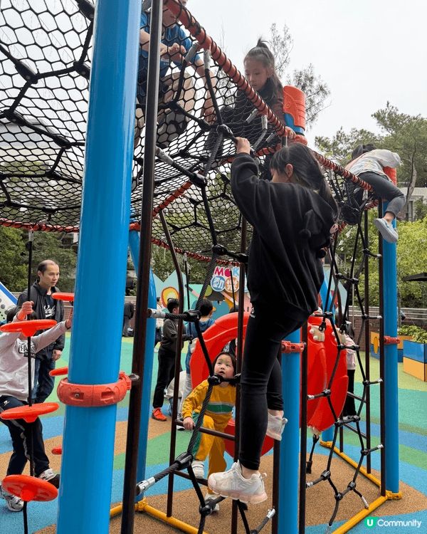 旺角新世紀廣場（MOKO／新世紀廣場）位於香港九龍旺角，MO...