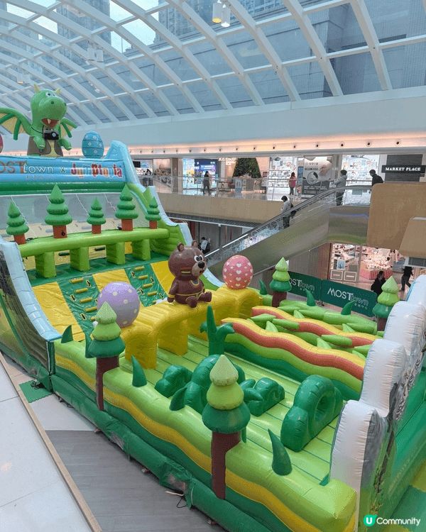 好厲害啊！😆行過馬鞍山新港城，見到商場中庭居然放咗咁大嚿吹氣...