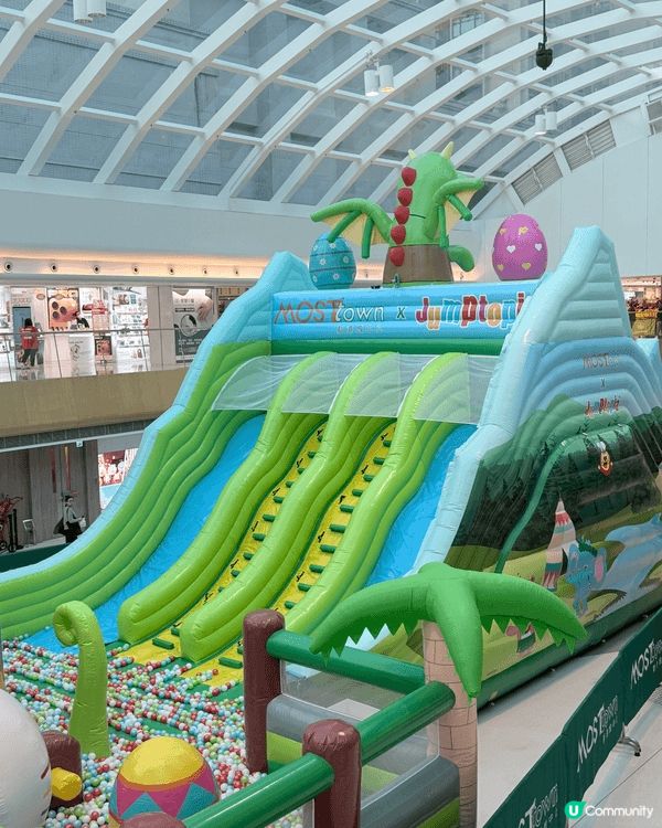 好厲害啊！😆行過馬鞍山新港城，見到商場中庭居然放咗咁大嚿吹氣...