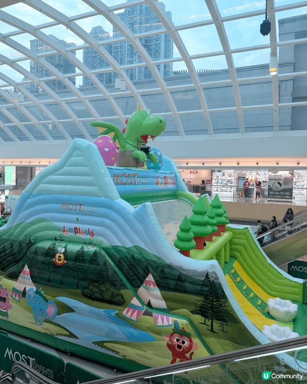 好厲害啊！😆行過馬鞍山新港城，見到商場中庭居然放咗咁大嚿吹氣...