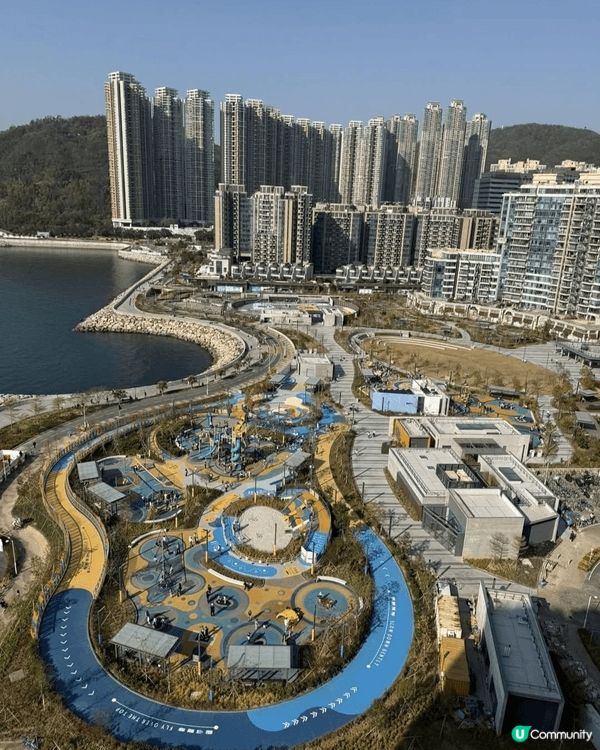 將軍澳南新開的公園，有兒童遊樂場、兒童單車公園、籃球場等等，...