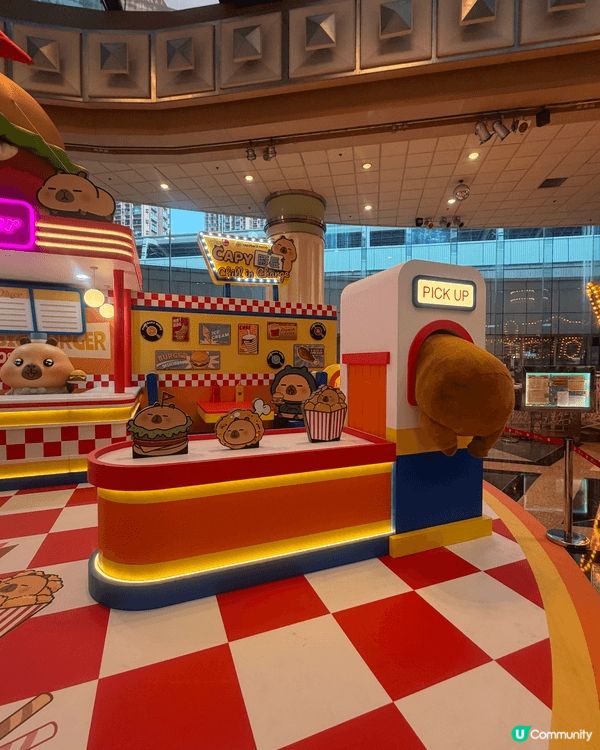 馬鞍山廣場竟然出現豚長Chill慢餐店，講真的，真係超搶眼，...