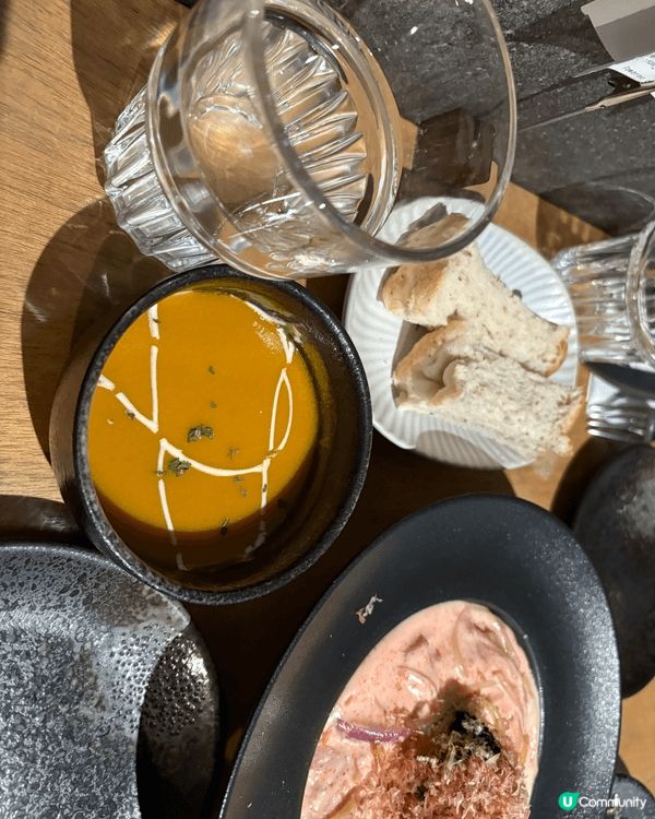 我和家人於新年去了荃灣食西餐,西餐廳叫how to live...