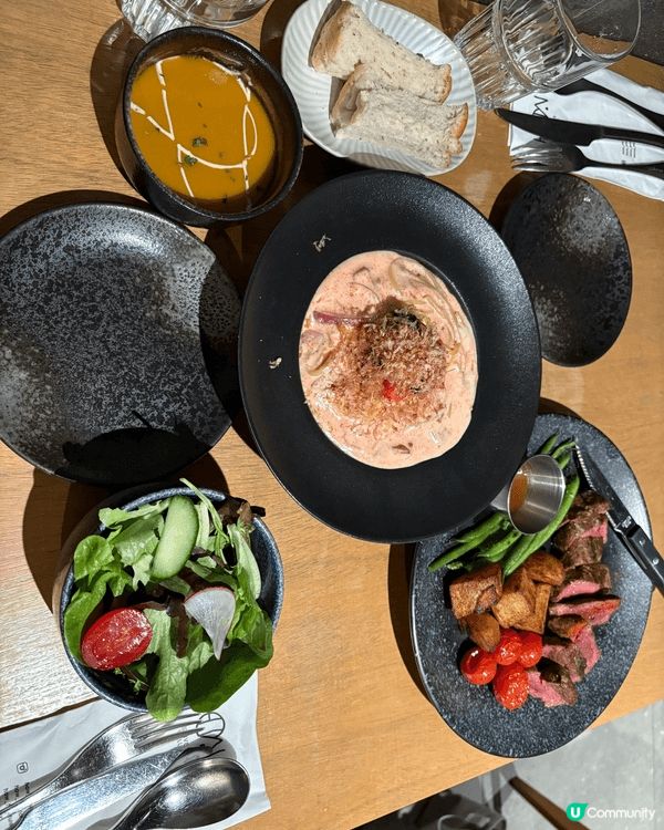 我和家人於新年去了荃灣食西餐,西餐廳叫how to live...
