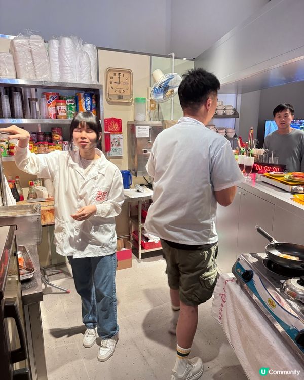 airside做緊三月免費嘅茶記展覽,仲有得扮沖茶出茶餐添