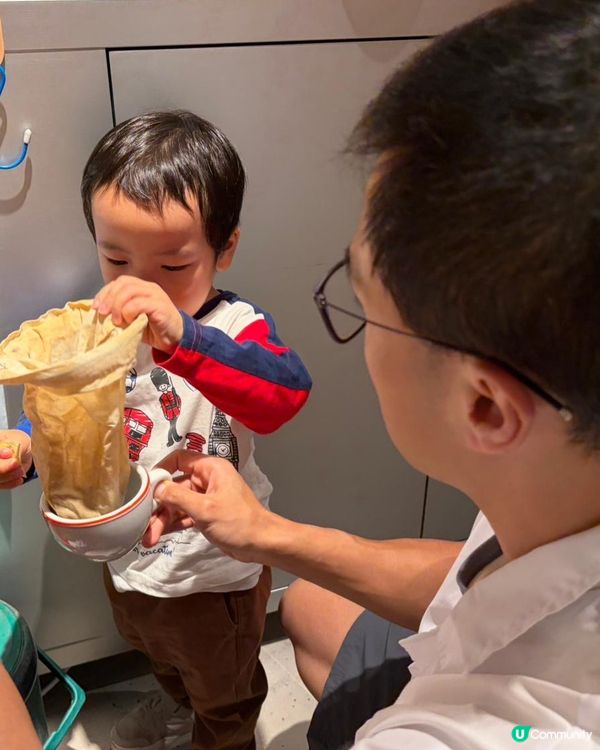 airside做緊三月免費嘅茶記展覽,仲有得扮沖茶出茶餐添