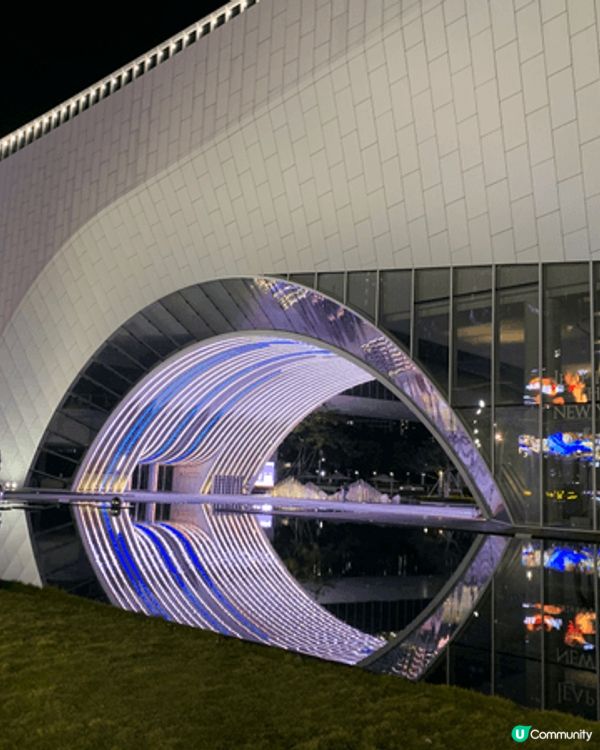 在假期時同朋友去了深圳的光明新區四圍逛及吃喝，在一個商場外有...