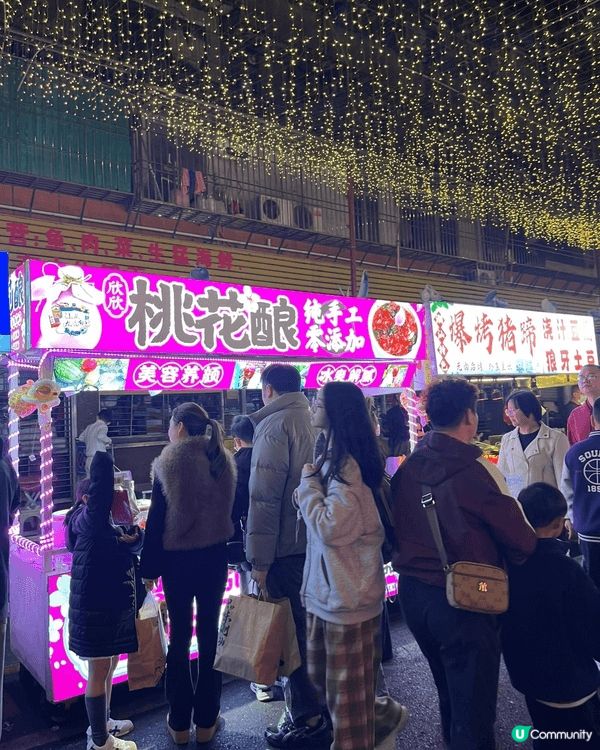 這是一篇約200字的作文，描寫新年回鄉下汕頭龍眼南夜市的感受...