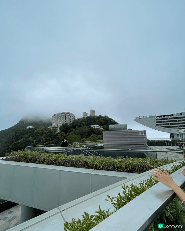 景點位於香港太平山山頂，有壯觀的景建築物，能夠觀看香港維多利...