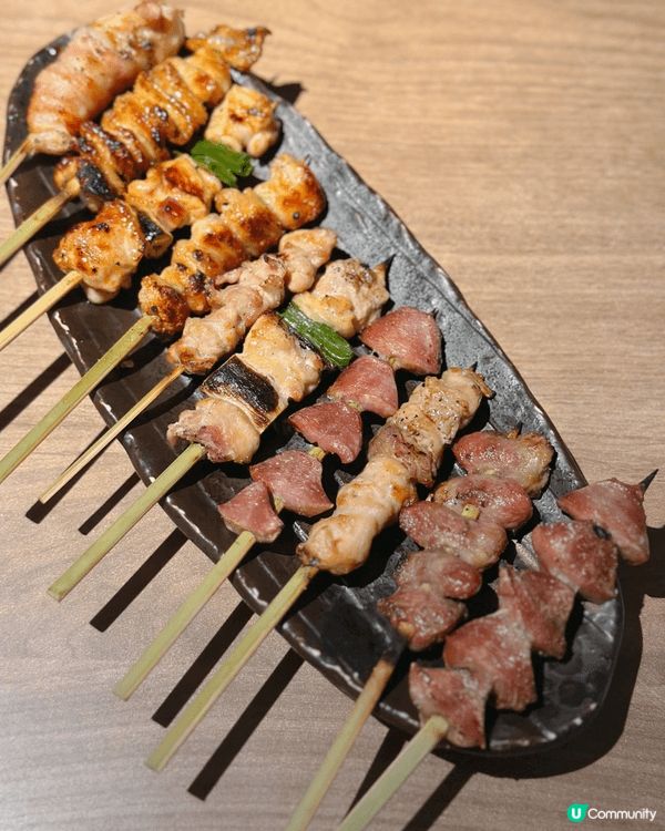 餐廳主打炭火燒鳥與招牌「水煮鍋」